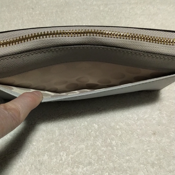 Kate Spade Zippy Wallet - Picture 6 of 7